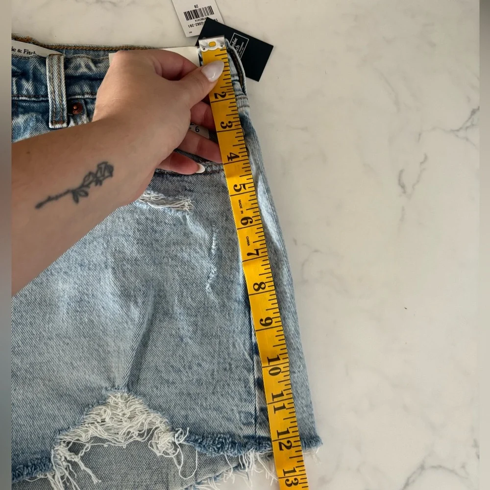 Abercrombie Curve Love Mom Jean Shorts - Size 6 - NWT - Picture 5 of 7